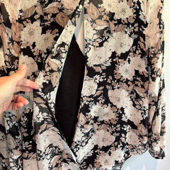 Myne by Ashley Ann Antique Floral Silk Blouse - size 2 - Picture 4 of 7